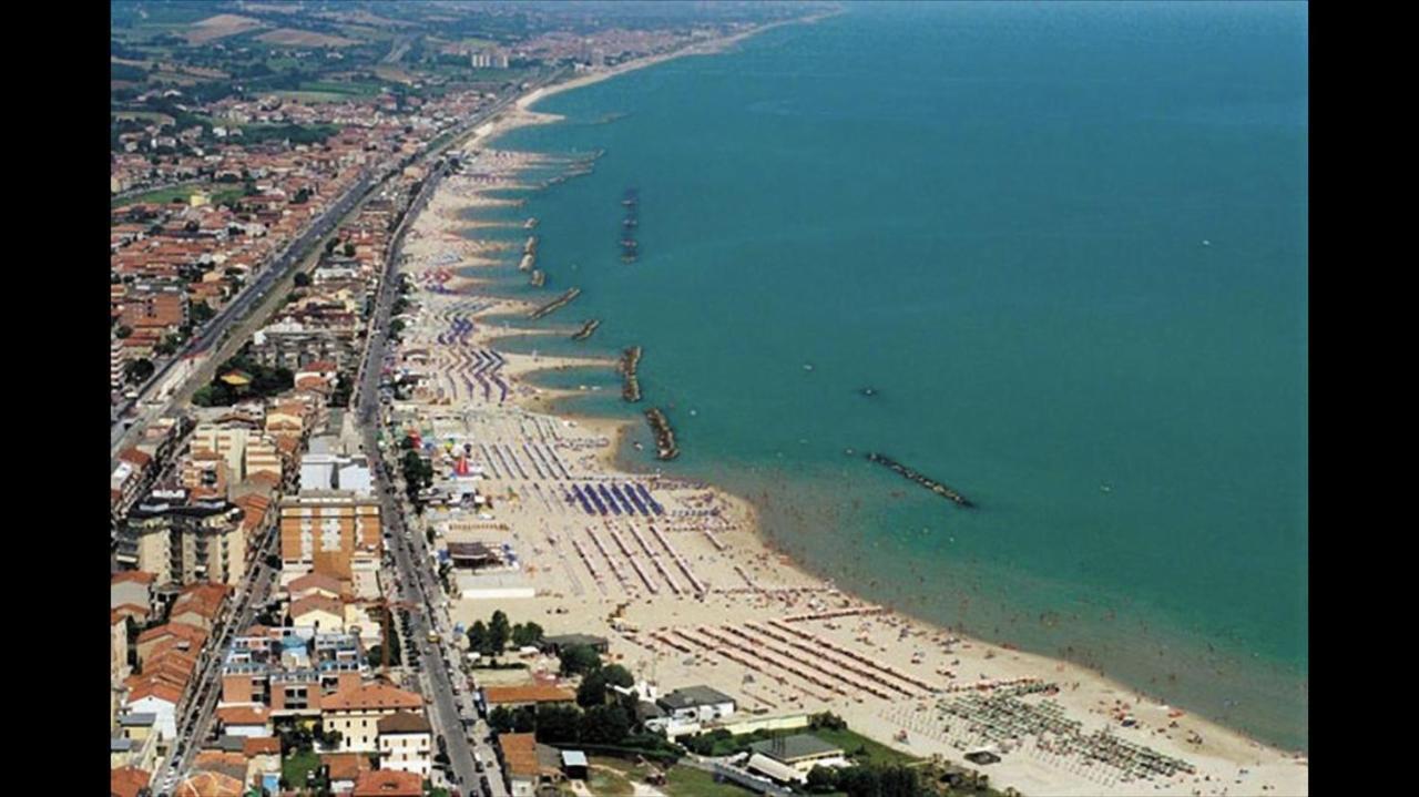 Retroscena Apartment In Centro Civitanova Marche Exterior foto